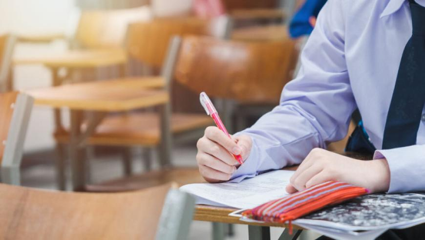 大学生为救人戒奶茶3个月,澳门彩资料查询大全部,广泛的解释落实方法分析_网红版V8.26